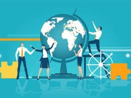 GrifoNews: magazine di economia e cultura economica. Internazionalizzazione delle PMI: strumenti finanziari e strategie per competere all’estero. Illustrazione di un team aziendale che lavora attorno a un mappamondo, con frecce direzionali e simboli di puzzle, rappresentando la crescita globale delle piccole e medie imprese.