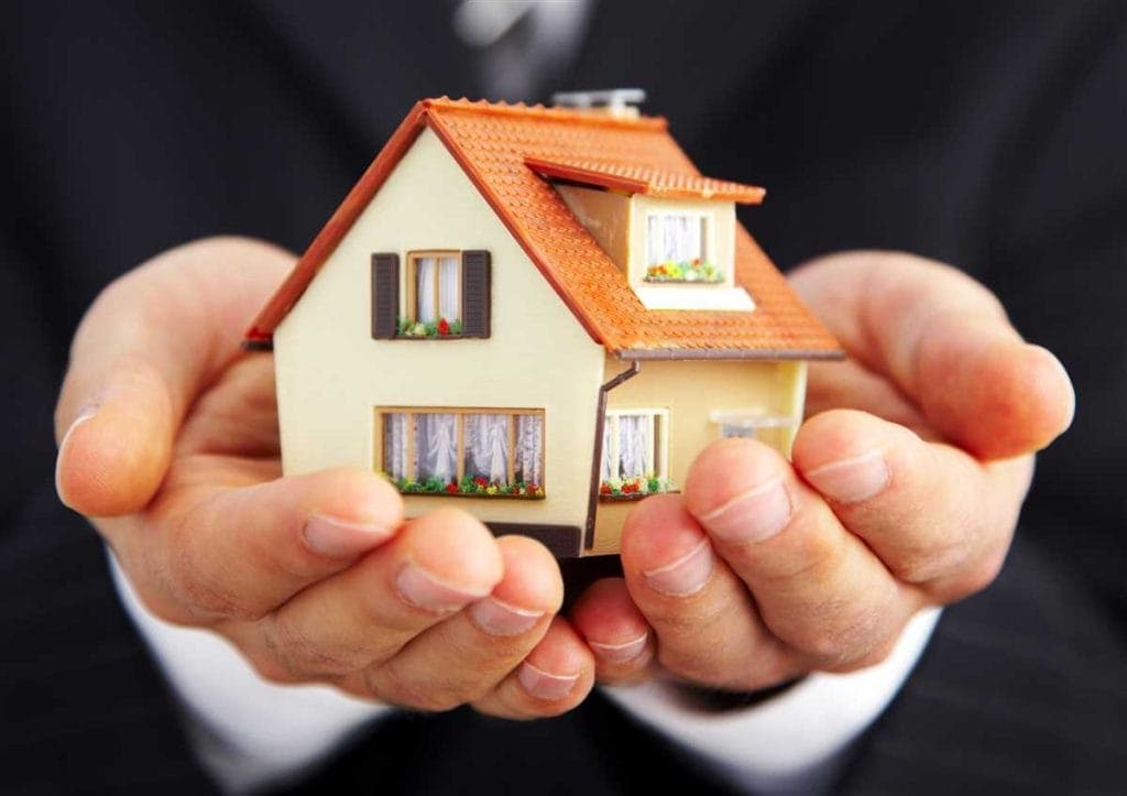 Cosa copre (davvero) una polizza sulla casa?. Molti pensano che assicurasi con una polizza assicurativa sulla casa significhi semplicemente proteggersi da un incendio o da un furto. In realtà, una polizza abitazione offre una gamma molto più ampia di tutele, spesso poco conosciute. Vediamole insieme.