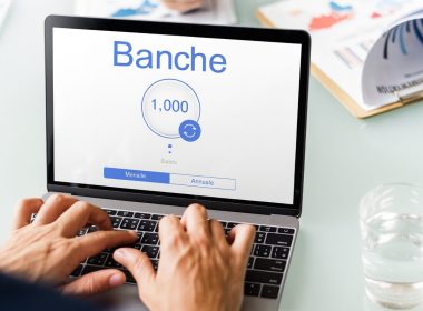 Digital banking: chermata di online banking su laptop, simbolo del ranking digitale aziendale