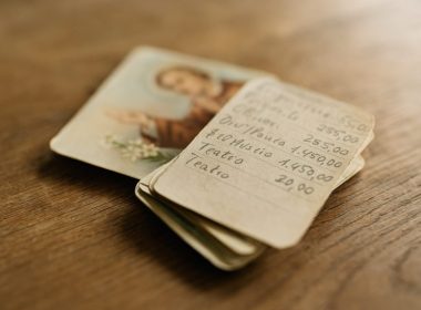 Crea per questa fotografia un set completo di dati SEO composto da: • Testo alternativo (alt text), conciso e descrittivo • Titolo dell’immagine, coerente con il contenuto • Descrizione estesa dell’immagine, utile per il contesto editoriale