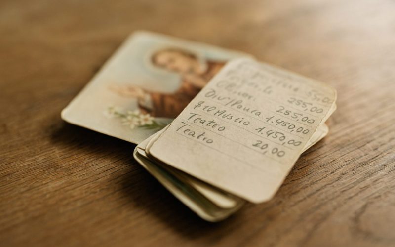 Crea per questa fotografia un set completo di dati SEO composto da: • Testo alternativo (alt text), conciso e descrittivo • Titolo dell’immagine, coerente con il contenuto • Descrizione estesa dell’immagine, utile per il contesto editoriale