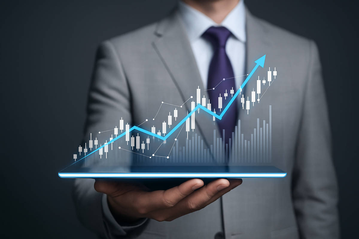 Uomo d'affari mostra grafici DSCR crescita finanziaria tablet