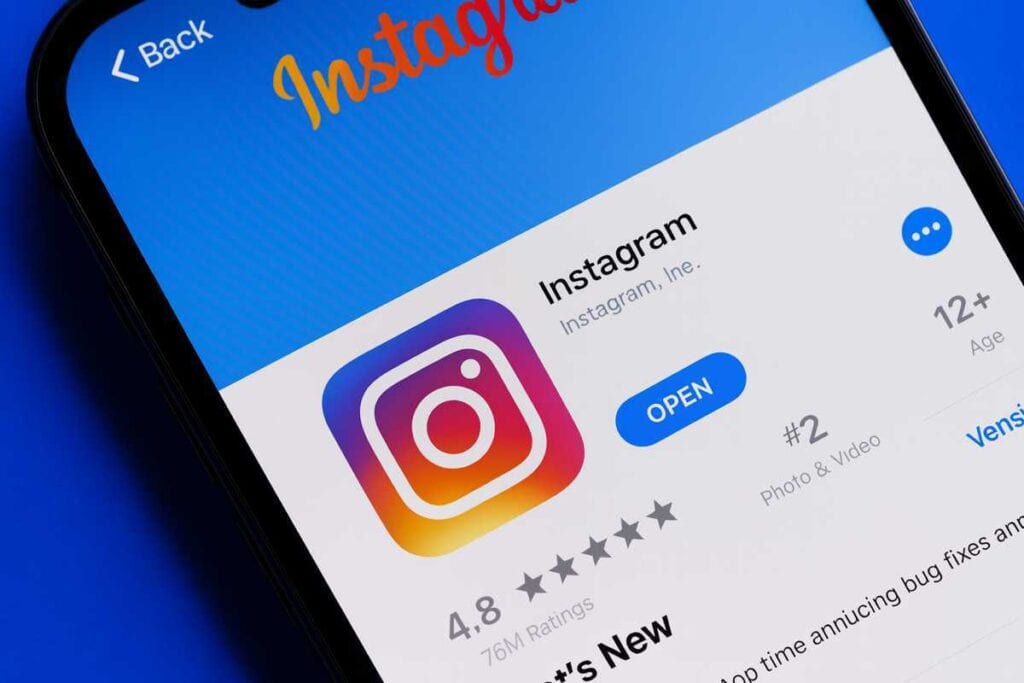 Truffe Instagram e WhatsApp: come riconoscere e difendersi dai falsi profili finanziari. Le truffe Instagram e WhatsApp stanno crescendo: profili clonati, gruppi fraudolenti e false promesse di guadagni facili. Ecco come riconoscerle e difendere i tuoi dati e risparmi.
