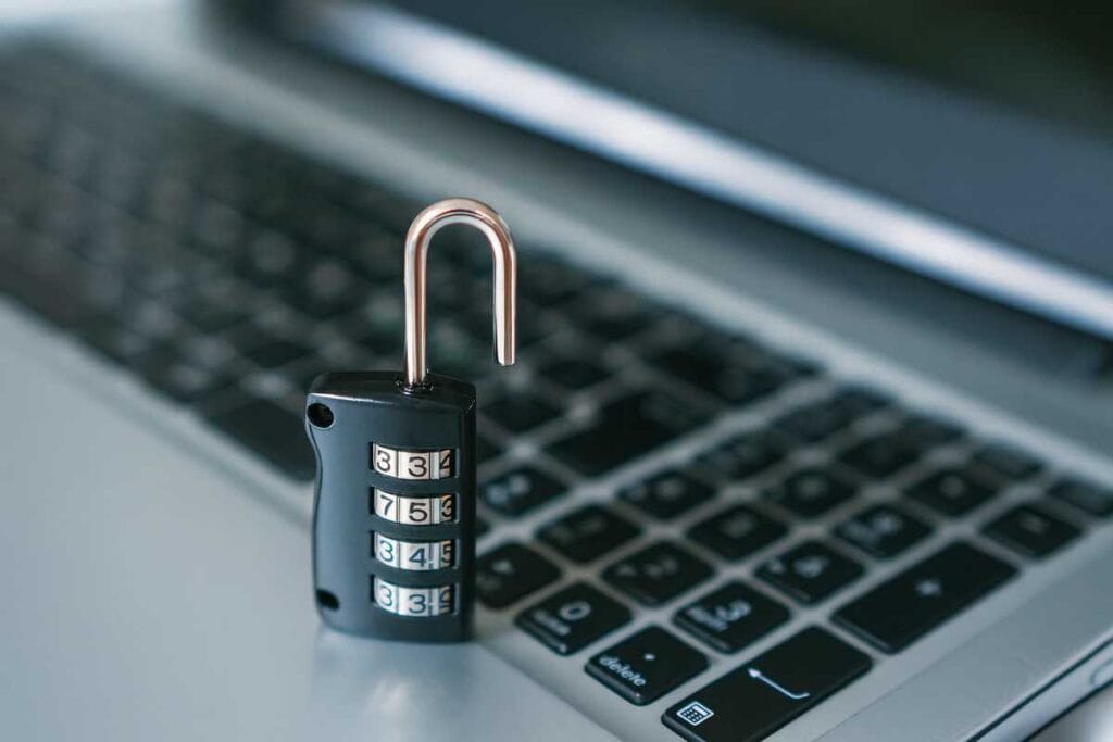 Truffe Instagram e WhatsApp: come riconoscere e difendersi dai falsi profili finanziari. Le truffe Instagram e WhatsApp stanno crescendo: profili clonati, gruppi fraudolenti e false promesse di guadagni facili. Ecco come riconoscerle e difendere i tuoi dati e risparmi.