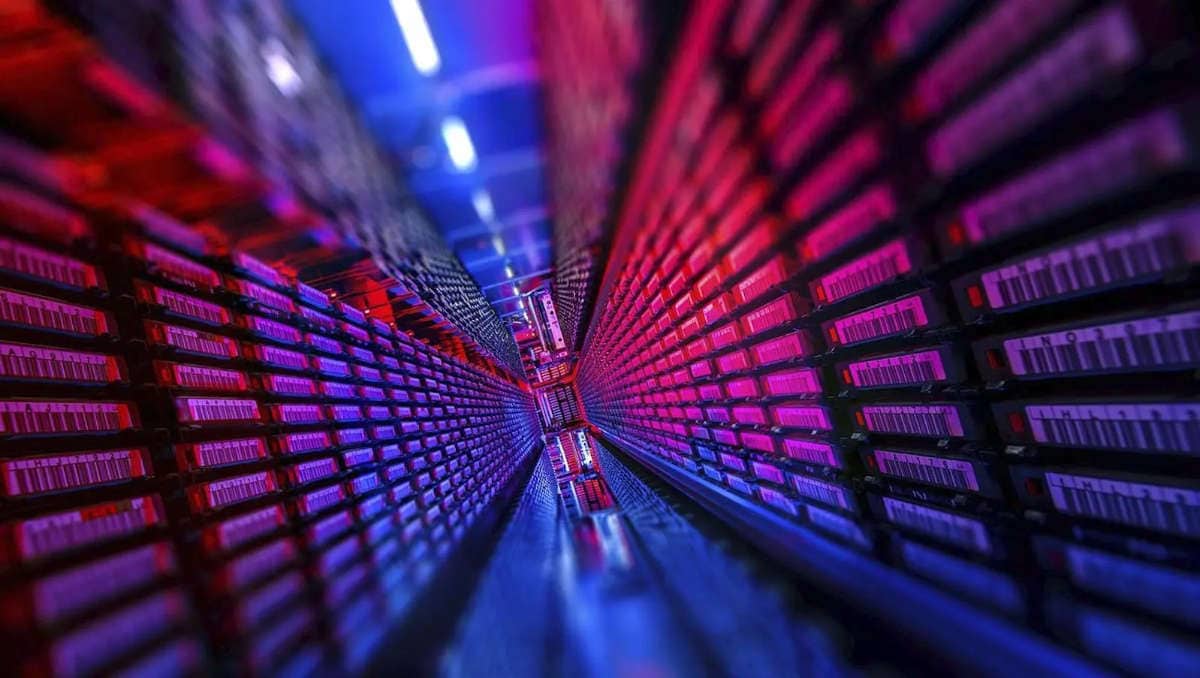 Intelligenza Artificiale per PMI: oltre le promesse, la realtà del mercato italiano. Intelligenza artificiale per PMI. Server ad alte prestazioni in un data center, simbolo della contrazione dell’intelligenza artificiale