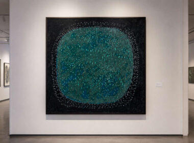 Le avanguardie ribelli e i pittori degenerati: opera di Lucio Fontana esposta in una galleria d’arte contemporanea