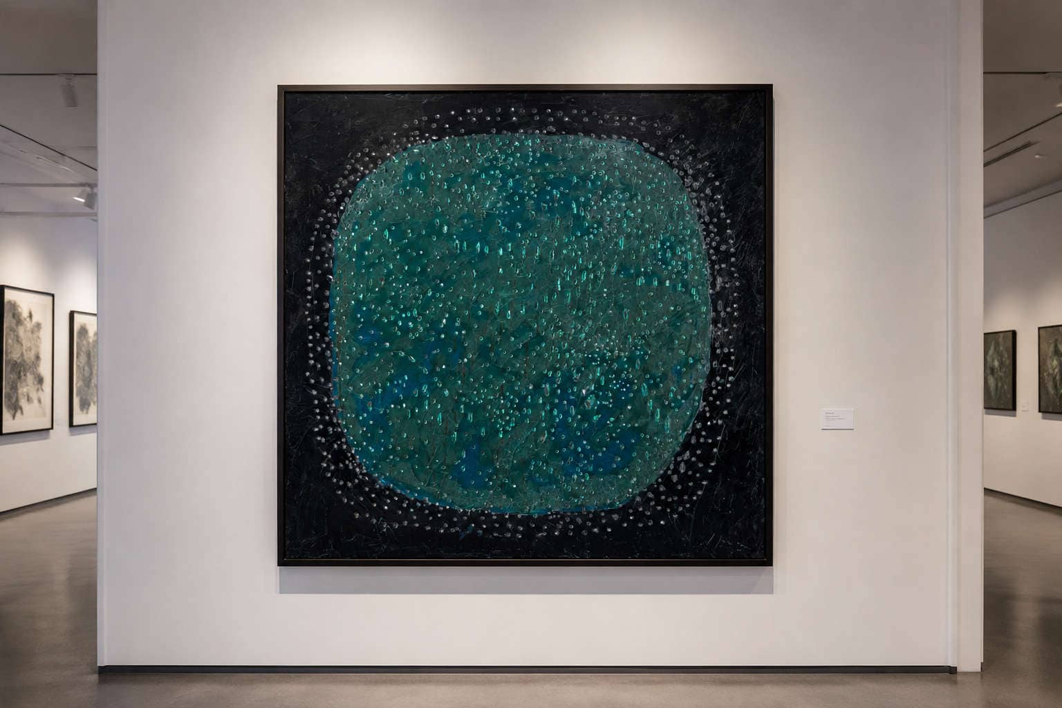 Le avanguardie ribelli e i pittori degenerati: opera di Lucio Fontana esposta in una galleria d’arte contemporanea